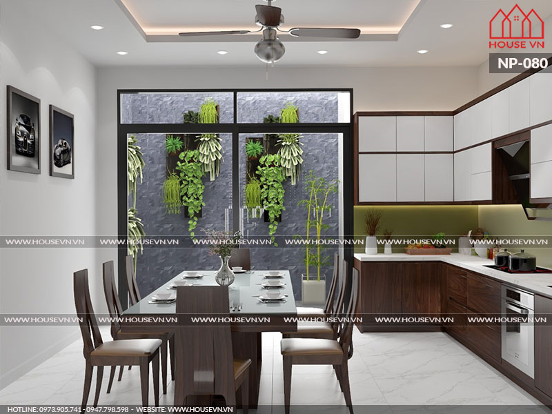 Thiết kế nội thất bếp ăn hiện đại thoáng đãng với tủ bếp chữ L tiện dụng cùng bàn ghế ăn nhỏ gọn
